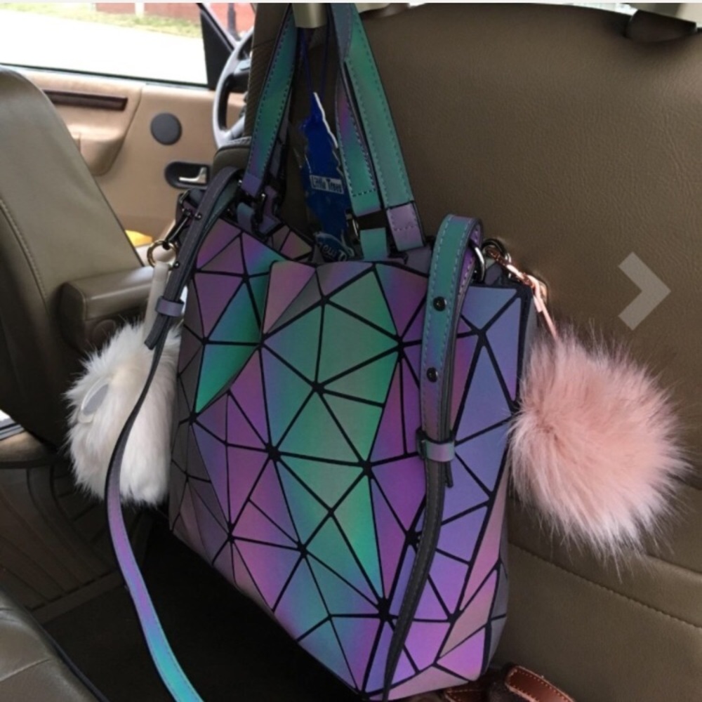 Holographic geometric bag